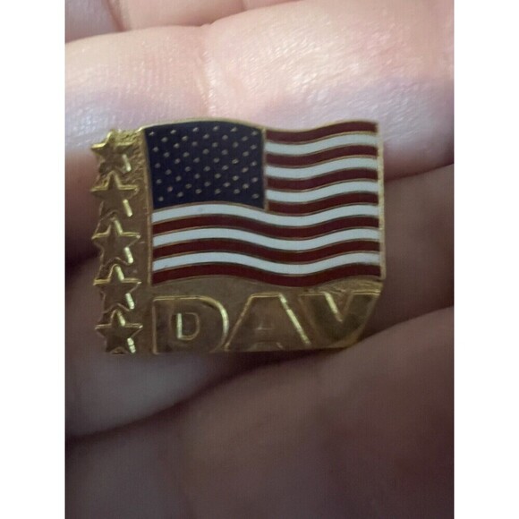 Vintage Disabled American Veteran Lapel Hat Pin - Picture 1 of 3